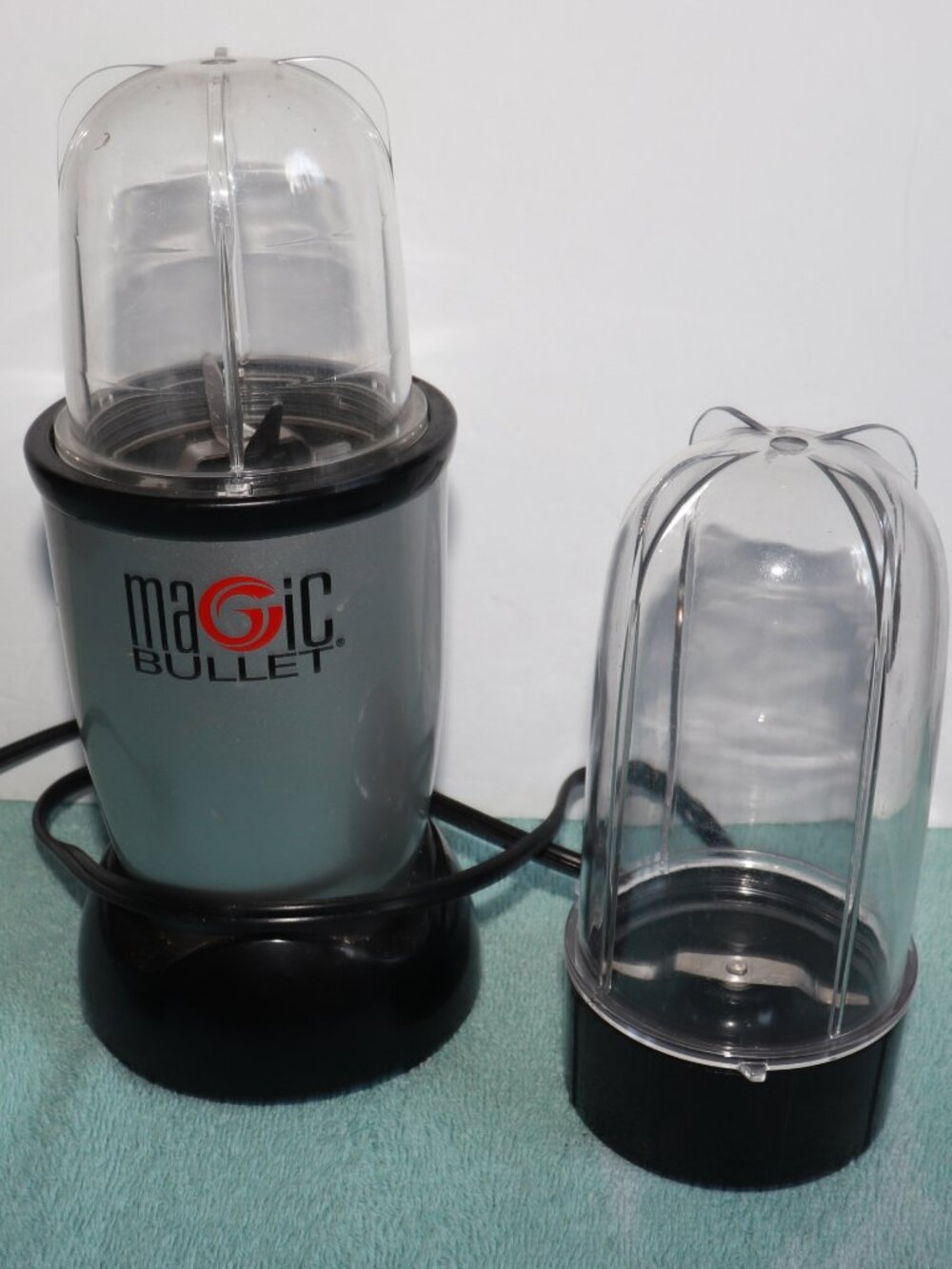 Magic Bullet Blender Model MB1001  W/ 3 Blades And 2 Cups W/ Handles & 2 W/O